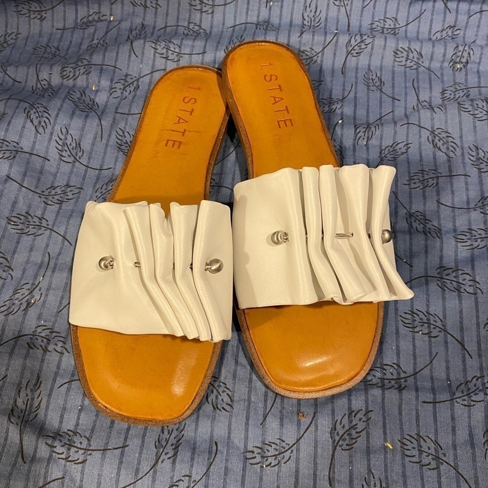 1 State Fann leather ruched sandals new, white size 8.5